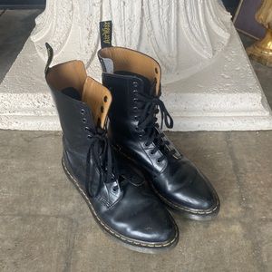 Pointed Toe Alix Dr.Martens